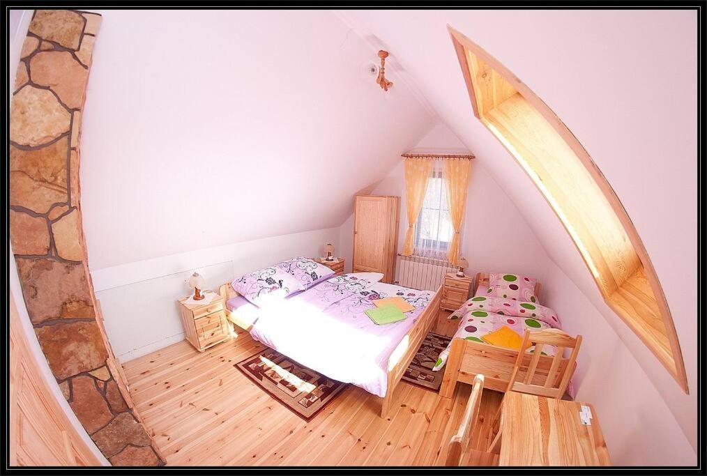 Swiety Spokoj Palesnica Exterior foto